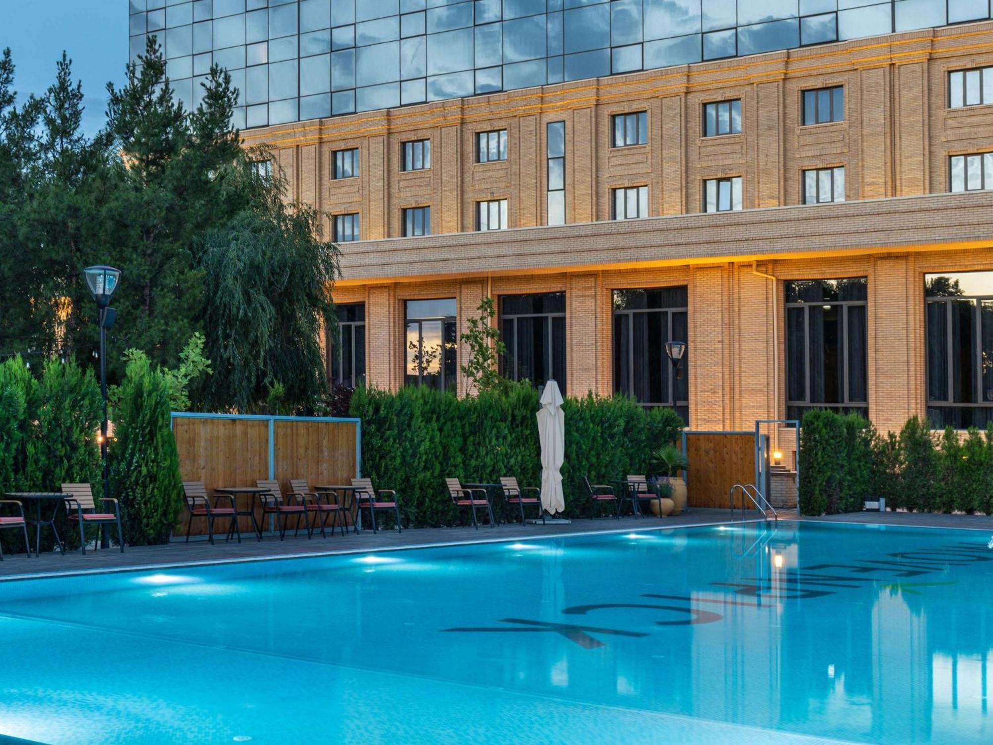 Moevenpick 撒马尔罕 外观 照片